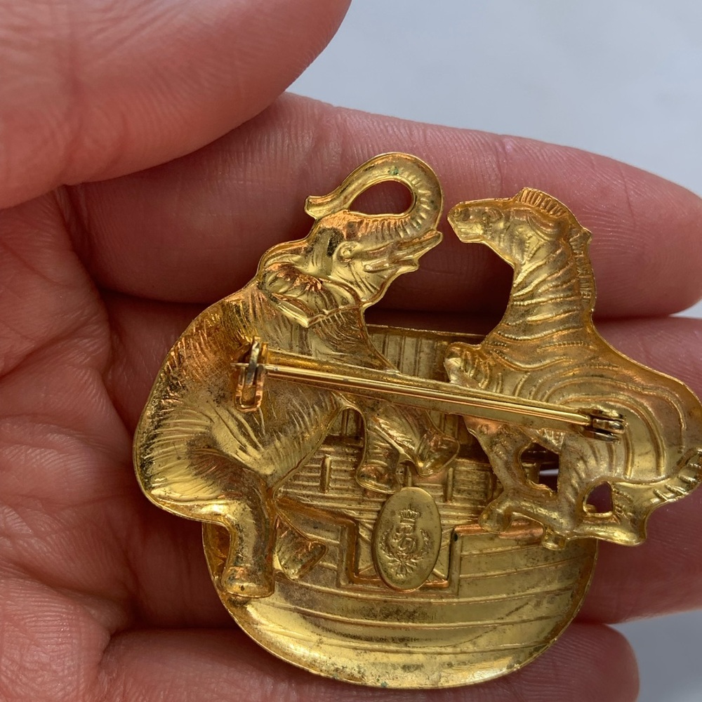 Premier Designs Gold Noah's Ark Brooch and Earrings Set - Picture 5 of 7